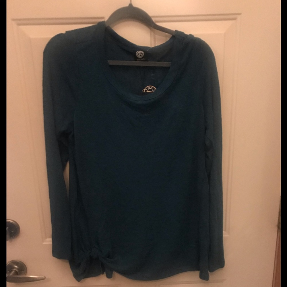 Long sleeve top with knot detail